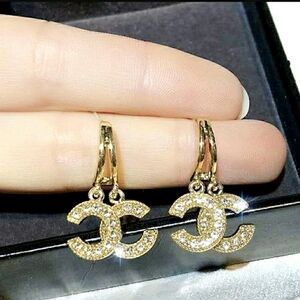 NEW💖Designer Fashion Golden Studs Drop Letter CC Earrings